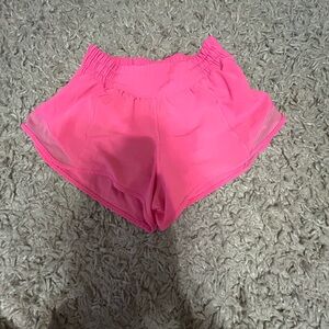 LULULEMON hotty hot 2.5inch low rise shorts